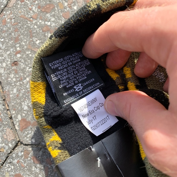 Supreme x New Era Reflective Camo FW17 Headband - Picture 4 of 5